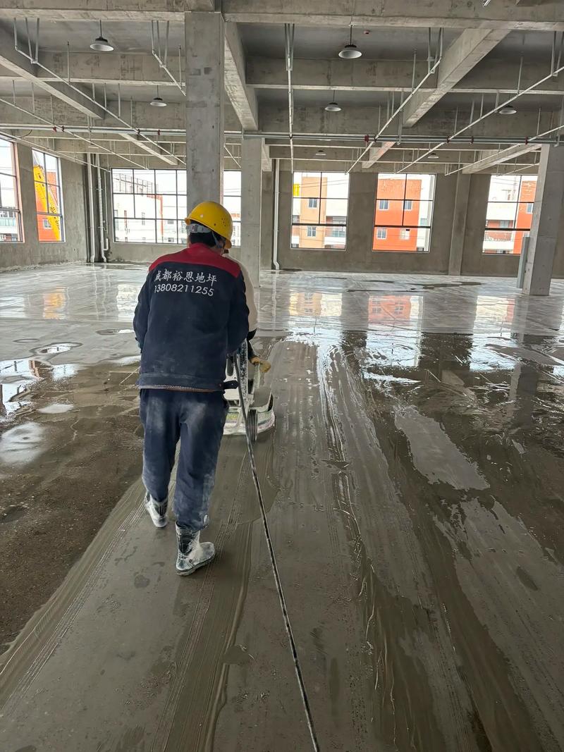 什么是适合您企业的耐磨地坪施工方案?今天,我们将通过具体的步骤来解析这一问题,并为您展示一个完整的施工流程。